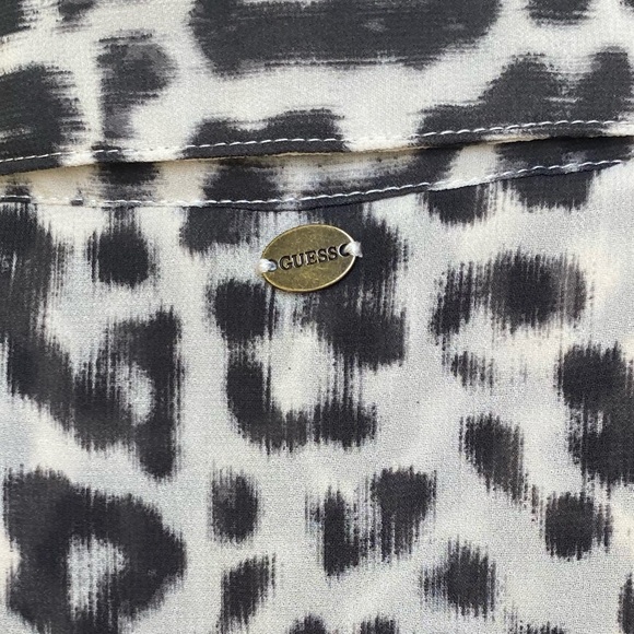 Guess🖤🤍 Sheer Cheetah print top XS. Collared sleeveless button down. Slit back - Picture 5 of 6